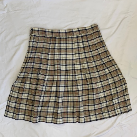 Hunter Run Pleated Plaid Mini Skirt - Picture 2 of 6